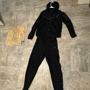 black nike tech fleece